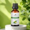 Mezcla de Aceite Esencial de Limón Jazlyn Perfumería en frasco de 10 ml,sobre pedestal de mármol,con planta verde y fondo verde sombreado,párrafo idealhumidificador y energia citrica.